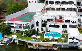 Marina Palace Teques